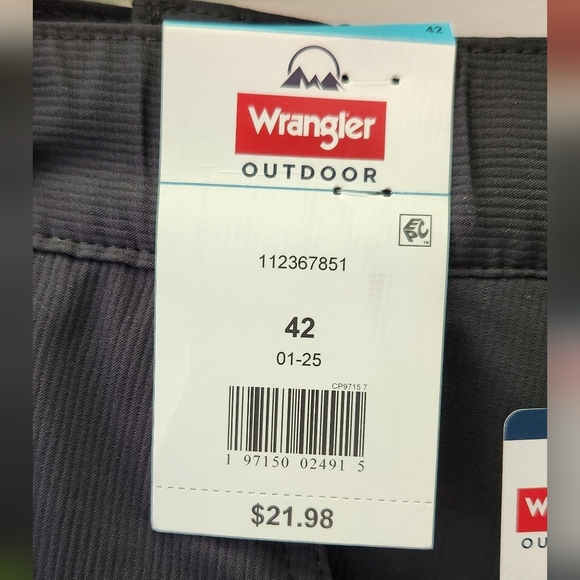 🖤 Wrangler Men's Black Outdoor Shorts – Size 42 NWT black cargo shorts new - Picture 13 of 16